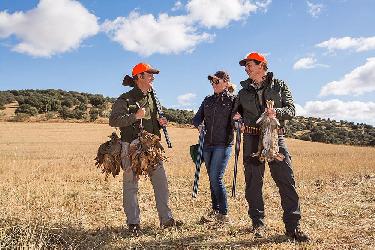 Ein erfolgreicher Jagdtag unter Freunden – diese familiäre Atmosphäre wird bei Juan Toquero und seinem Team ganz bewusst gepflegt