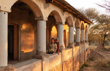 A surprising discovery in the bush: an old police station from colonial times.
