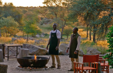 Preparations at the bonfire for the first beer and the first snack after the hunt.