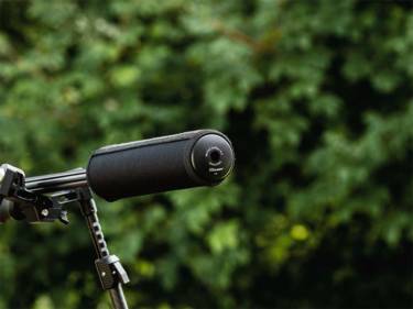 Das Blaser Schalldämpfer-Cover ist in jedem Fall eine Empfehlung wert. Es vermindert das Hitzeflimmern bei schnellen Schussfolgen und dämpft Geräusche beim unbeabsichtigtem Anstoßen auf der Jagd.