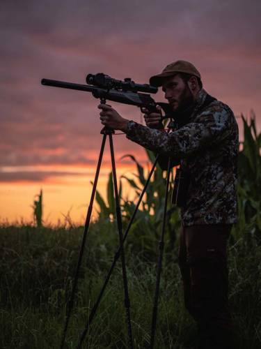 Wer den genialen Blaser Carbon Zielstock kennt, wird ihn während der Pirsch in tiefer Dämmerung oder bei Nacht nie mehr missen wollen