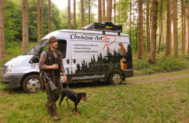 Micha Reichert with Bonni, his Austrian Black and Tan, and his Mauser M 18 on their way to the high seat.