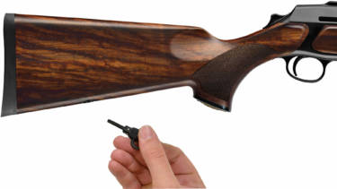 The Mini Universal Key integrated into the butt stock allows the S 303 to be field-stripped in no time, whether to take it down for traveling or to give the rifle a quick cleaning if it has been dropped during a drive hunt.